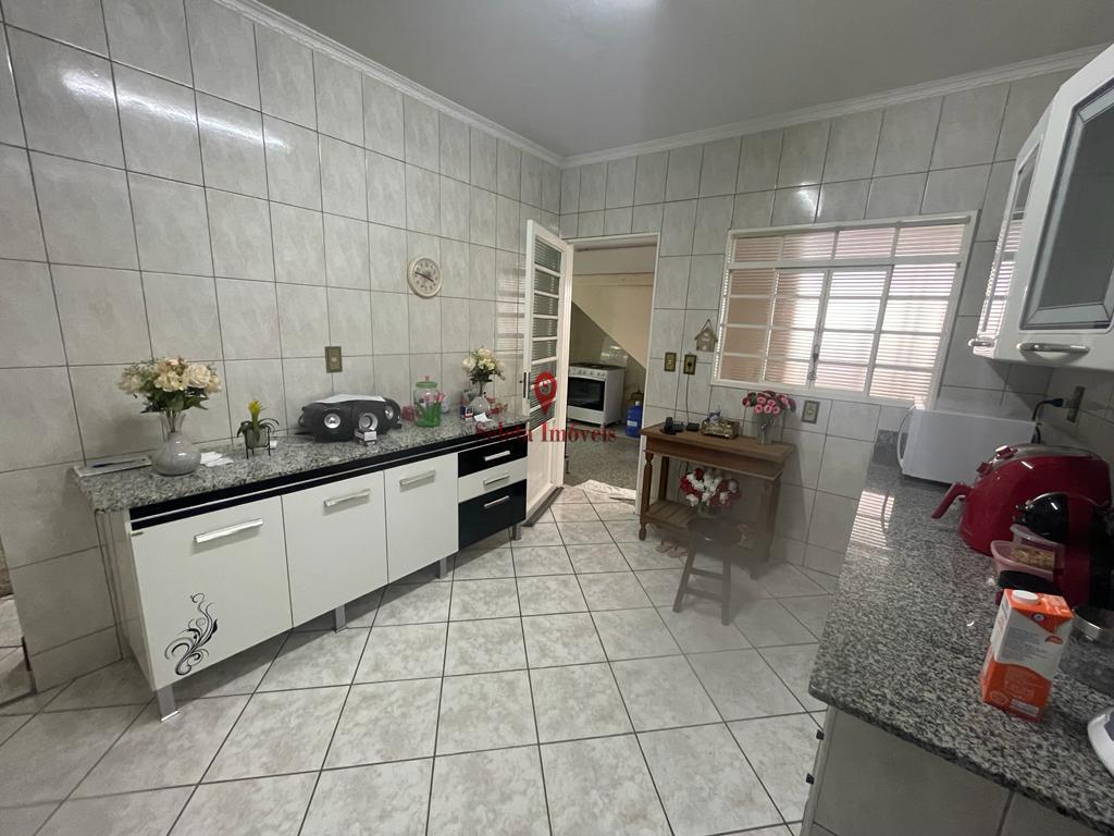 Casa à venda com 4 quartos, 200m² - Foto 9