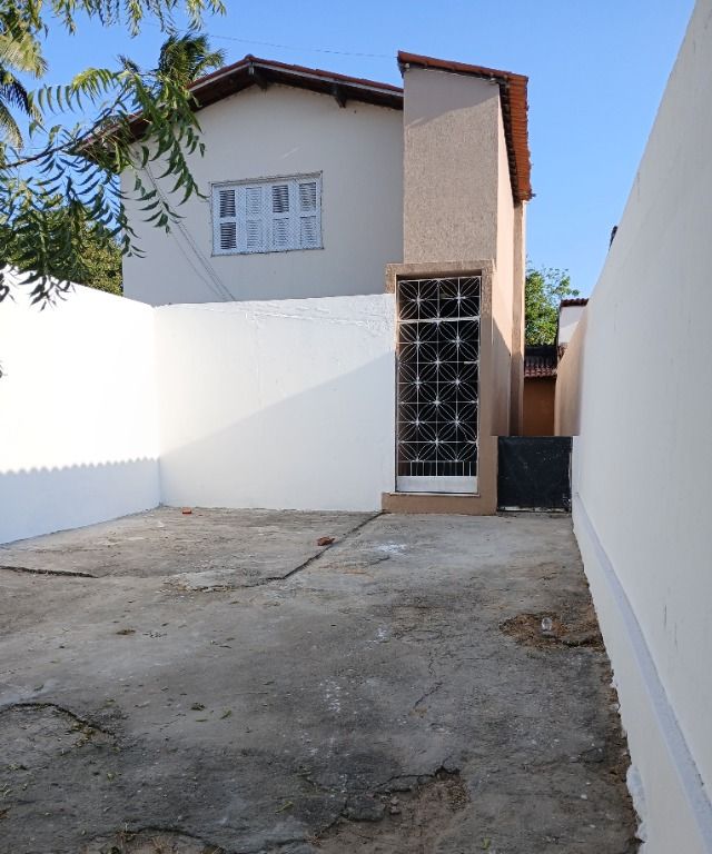 Casa para alugar com 2 quartos, 150m² - Foto 2