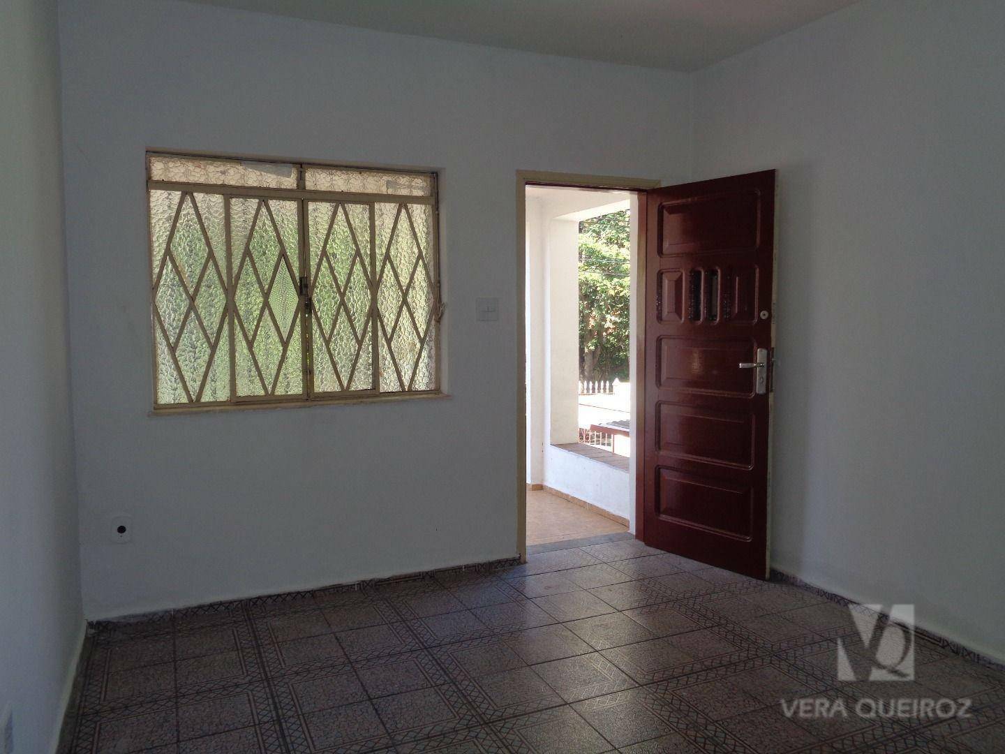 Casa à venda com 3 quartos, 100m² - Foto 4