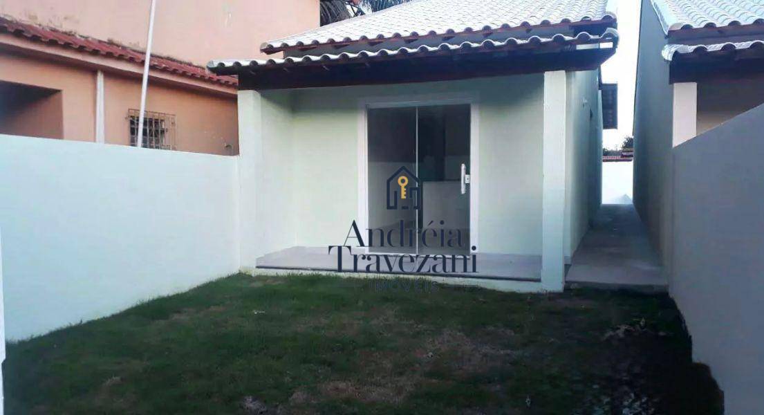 Casa à venda com 2 quartos, 68m² - Foto 1