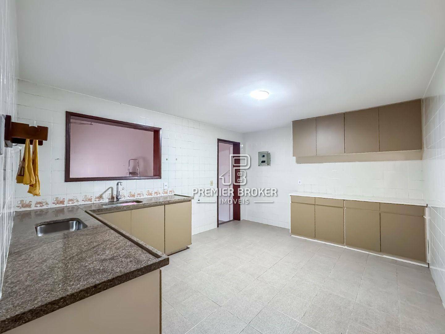 Casa de Condomínio à venda com 4 quartos, 250m² - Foto 13