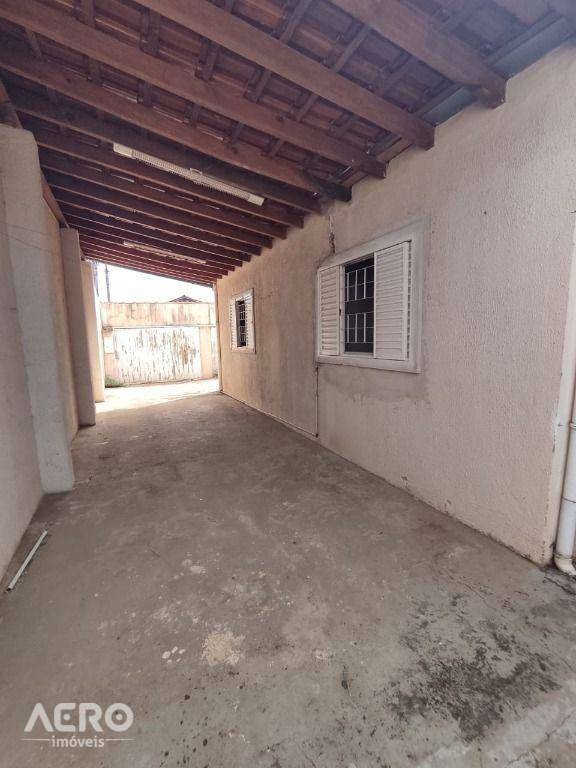 Casa à venda com 3 quartos, 120m² - Foto 3