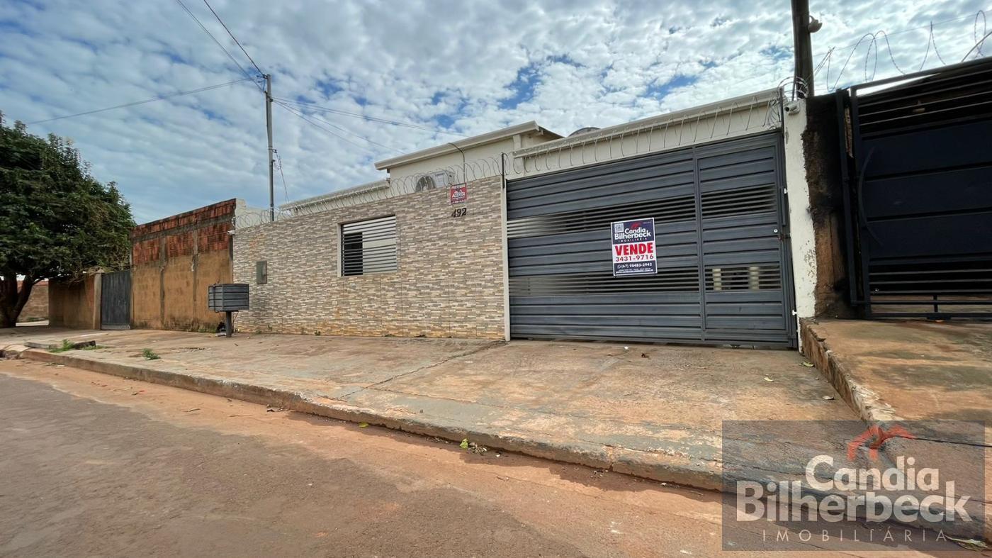 Casa à venda com 3 quartos, 200m² - Foto 1