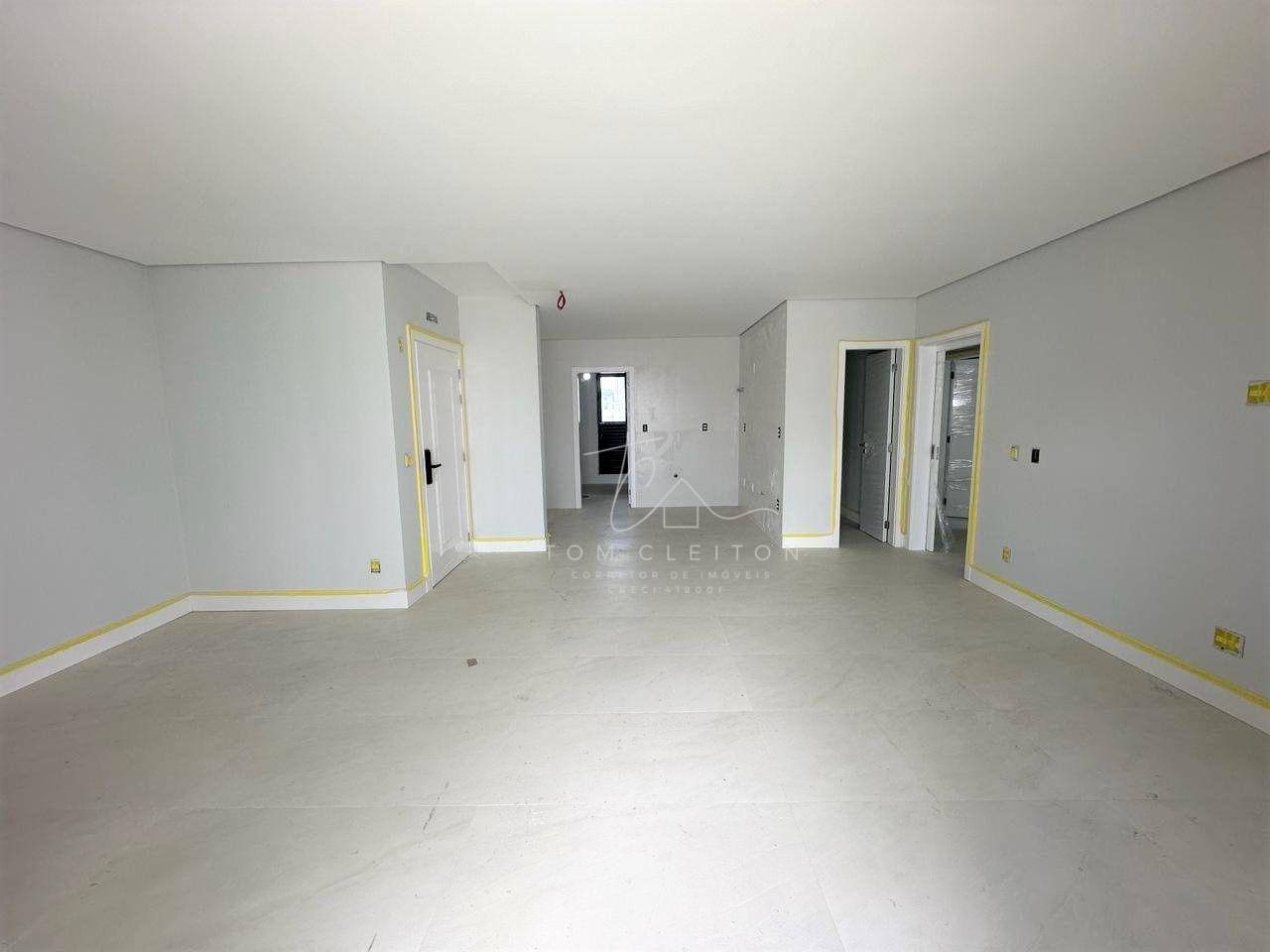 Apartamento à venda com 4 quartos, 154m² - Foto 2