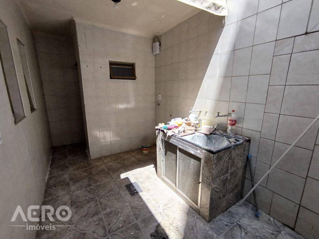 Casa para alugar com 2 quartos, 150m² - Foto 16