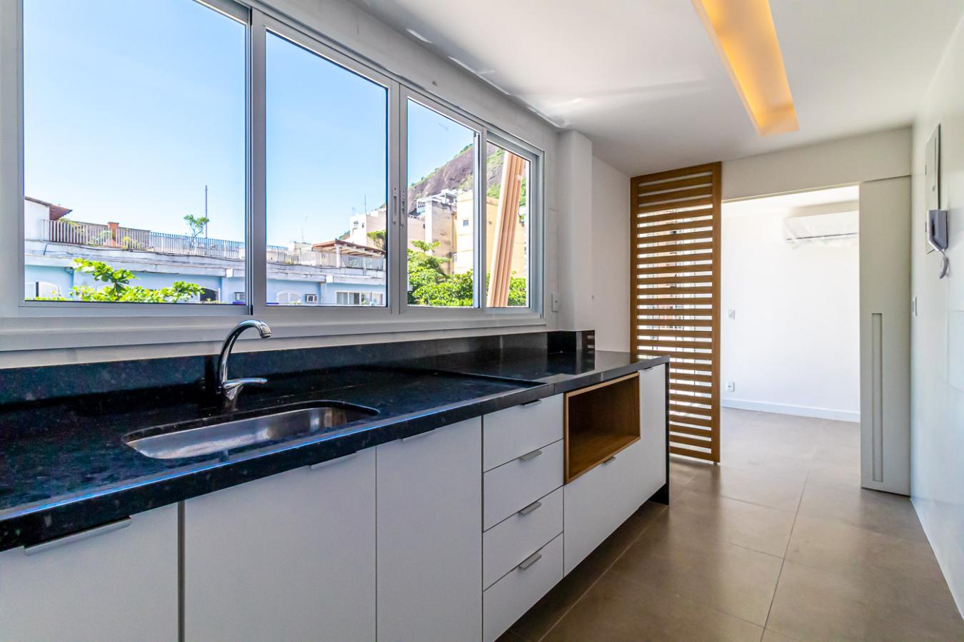 Apartamento à venda com 3 quartos, 237m² - Foto 7