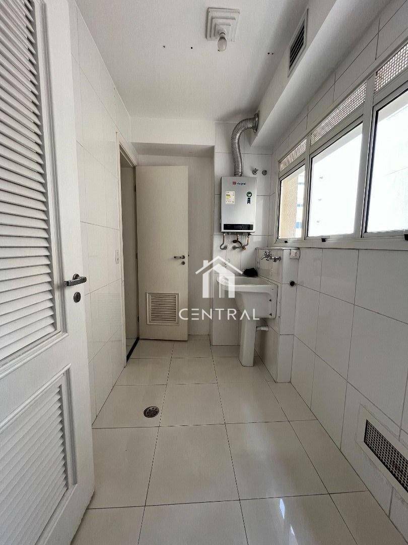 Apartamento para alugar com 3 quartos, 137m² - Foto 9