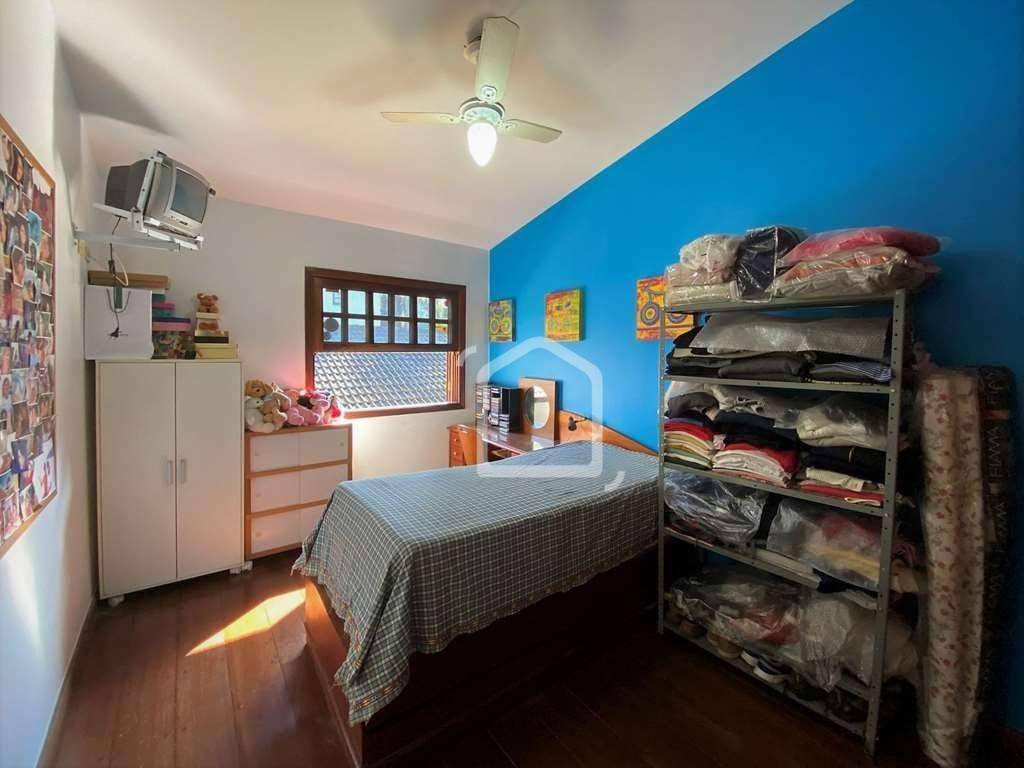 Casa de Condomínio à venda com 4 quartos, 304m² - Foto 3