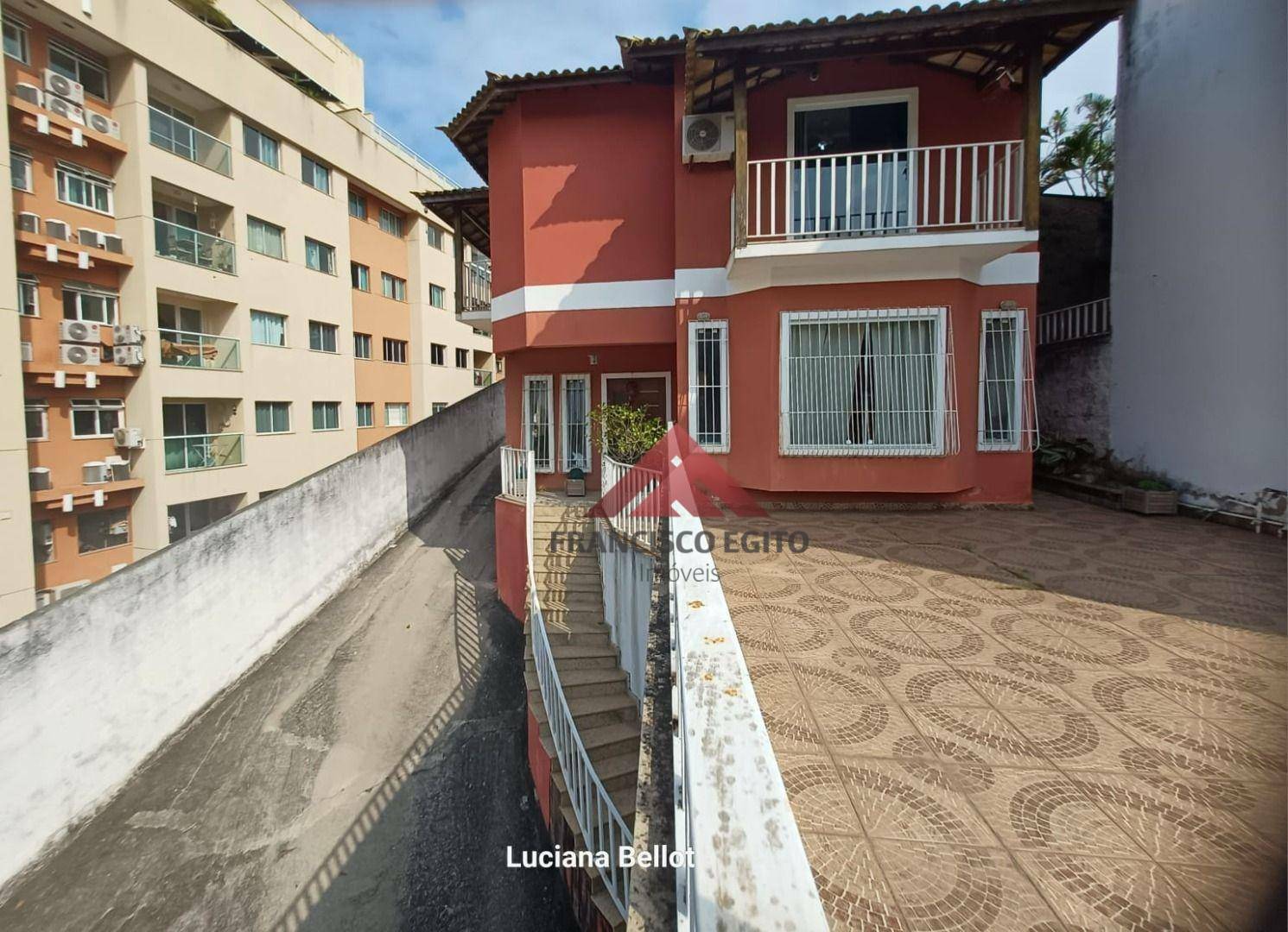 Casa à venda com 4 quartos, 160m² - Foto 1