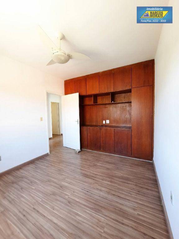 Casa à venda com 3 quartos, 268m² - Foto 11