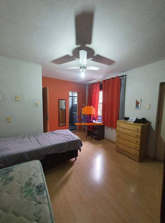 Casa à venda com 6 quartos, 200m² - Foto 5