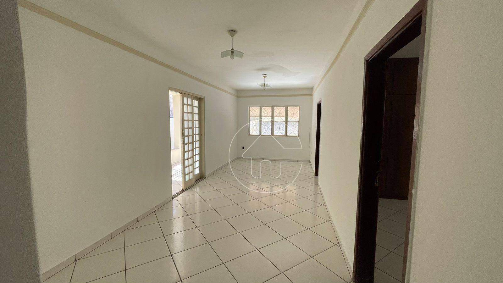 Casa à venda com 4 quartos, 200m² - Foto 4