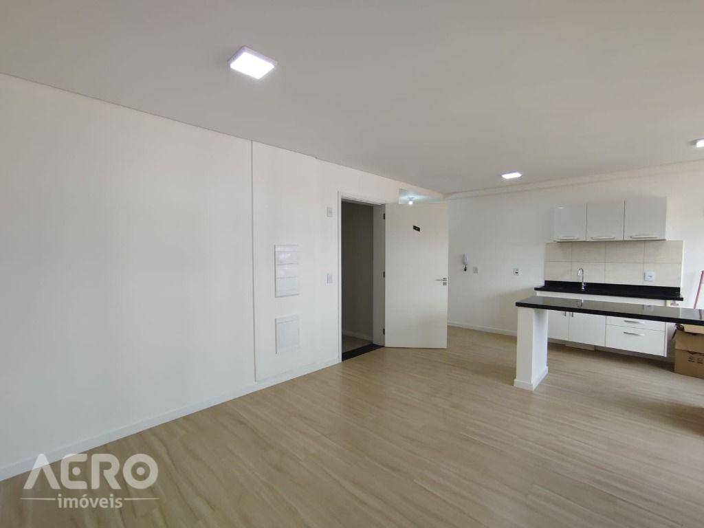 Apartamento para alugar com 2 quartos, 60m² - Foto 6