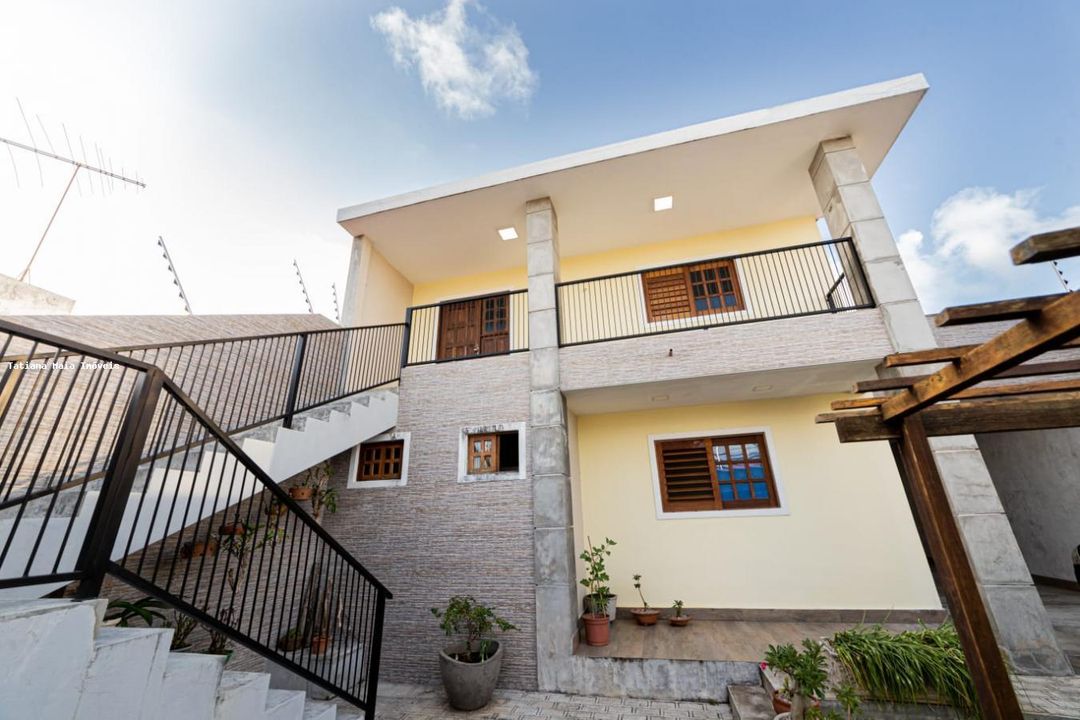 Casa à venda com 6 quartos, 300m² - Foto 1