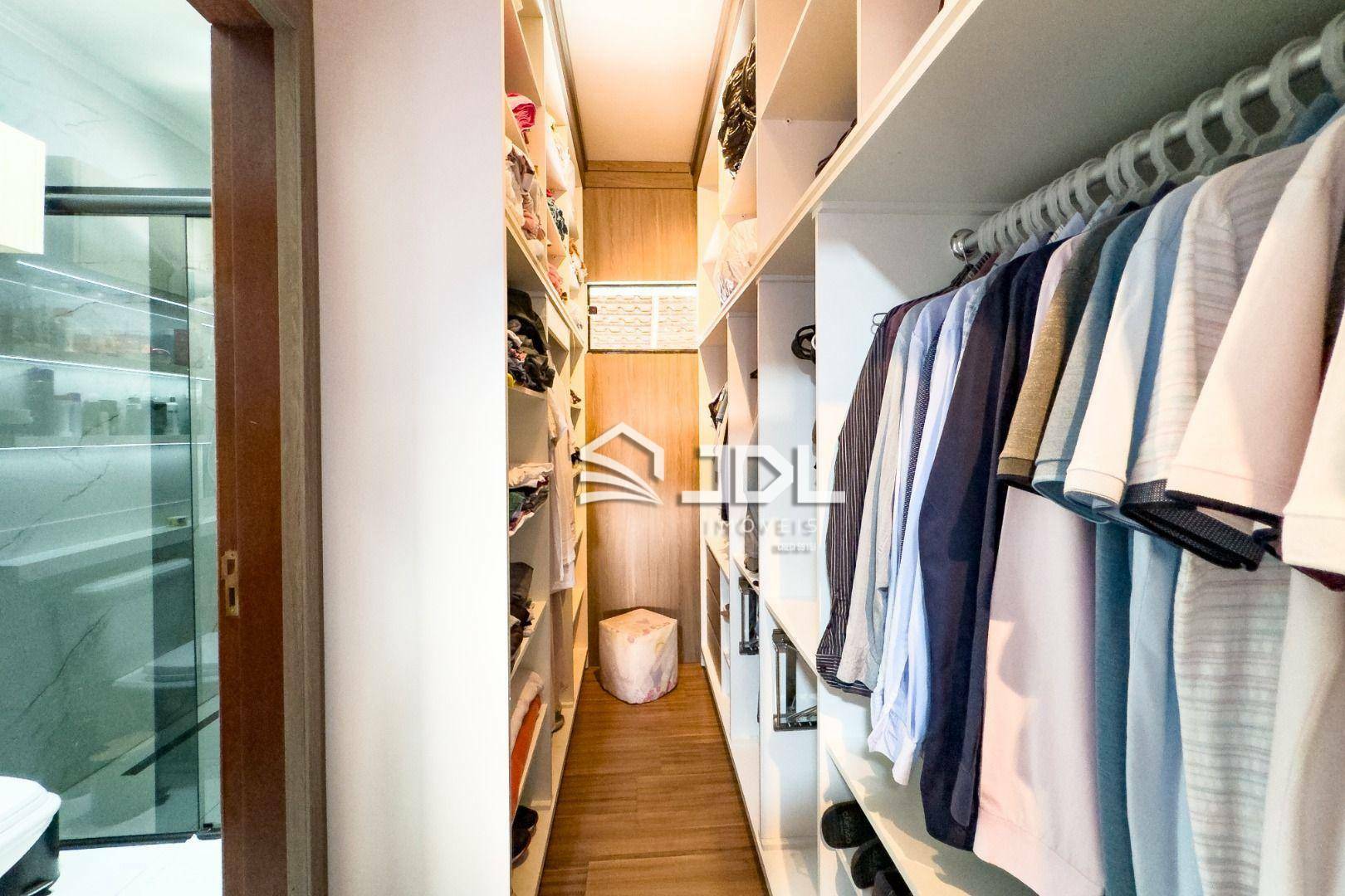Casa à venda com 4 quartos, 250m² - Foto 17