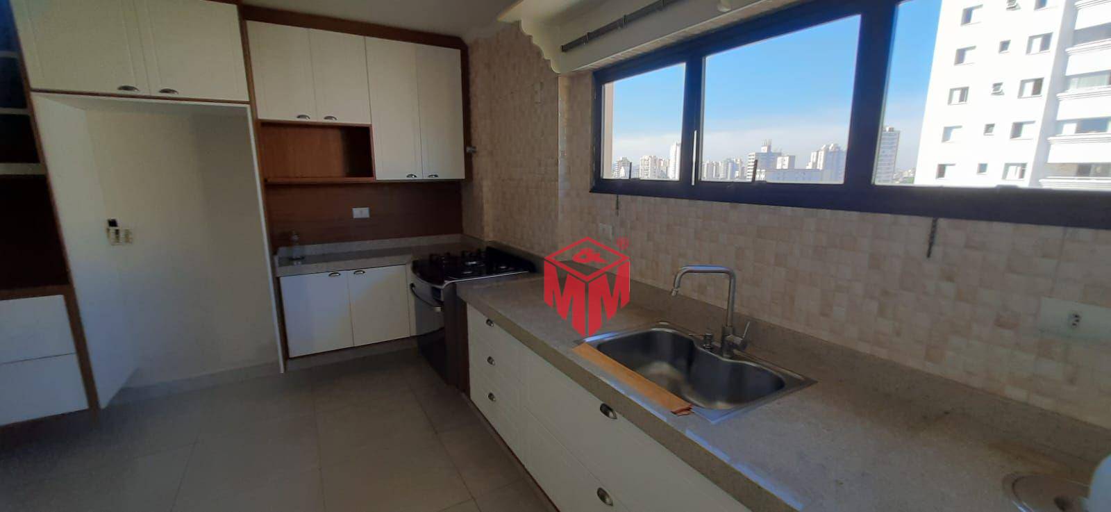 Apartamento à venda com 3 quartos, 227m² - Foto 12