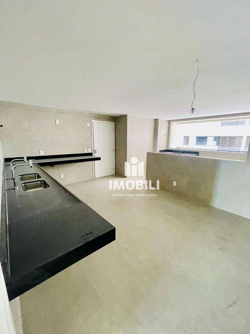 Apartamento à venda com 3 quartos, 221m² - Foto 12