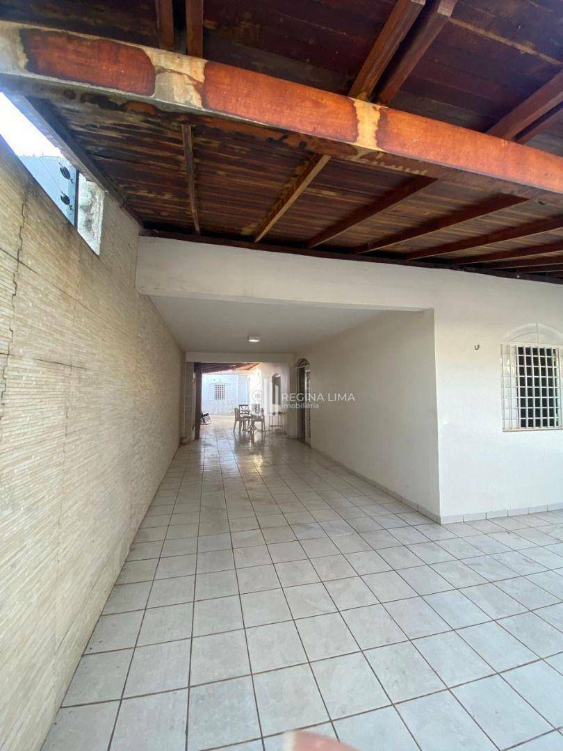 Casa de Condomínio à venda com 3 quartos, 300m² - Foto 3