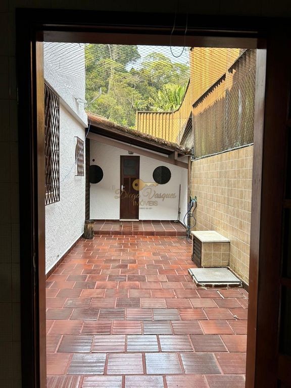 Casa de Condomínio à venda com 4 quartos, 350m² - Foto 4