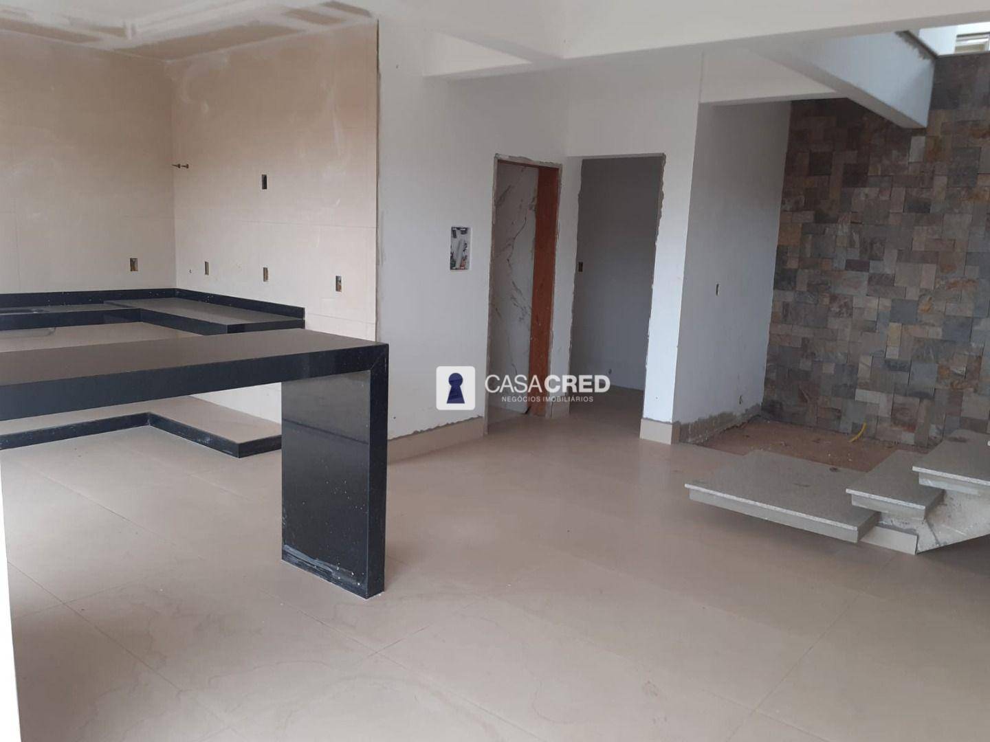 Casa à venda com 3 quartos, 175m² - Foto 1