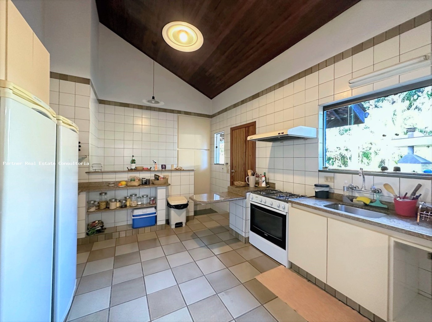 Casa de Condomínio à venda com 3 quartos, 10490m² - Foto 34