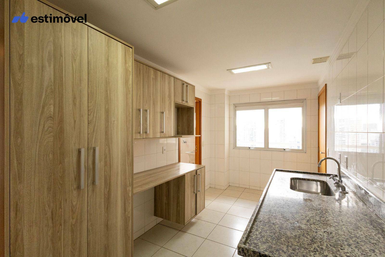 Apartamento para alugar com 3 quartos, 135m² - Foto 9