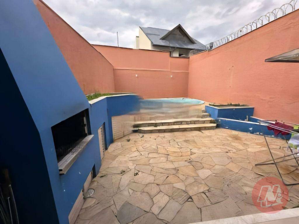 Casa para alugar com 4 quartos, 200m² - Foto 5