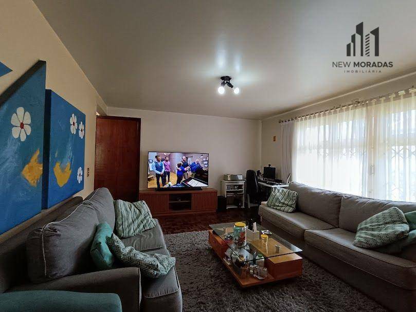 Casa à venda com 4 quartos, 300m² - Foto 2