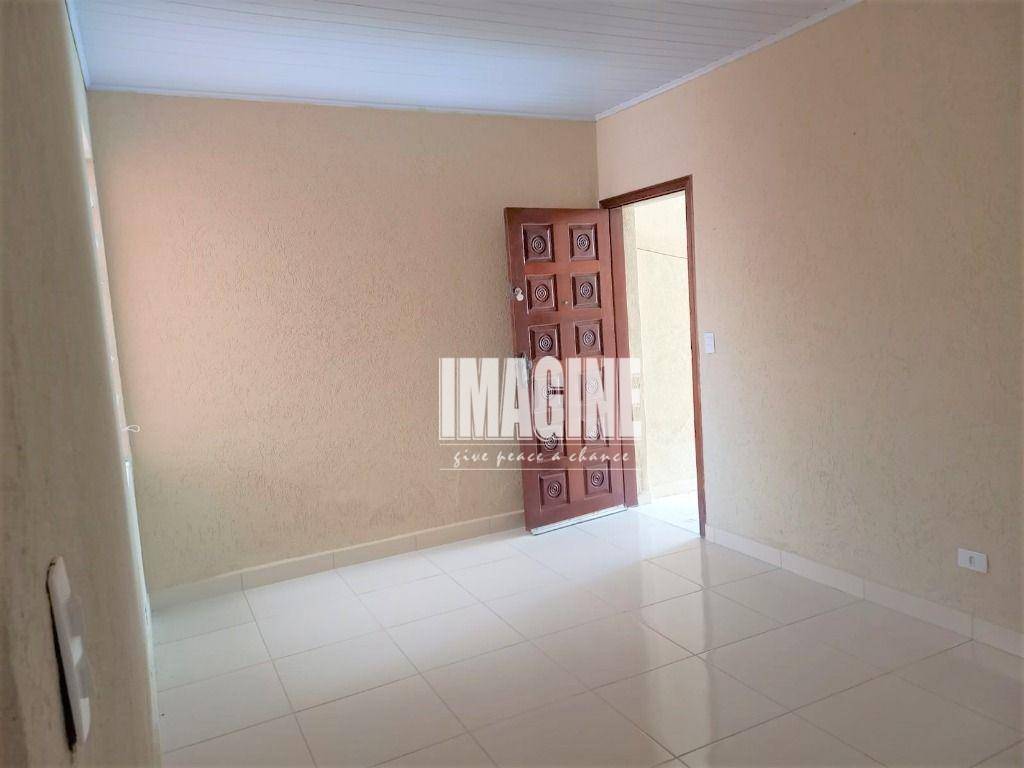 Casa à venda com 2 quartos, 66m² - Foto 1