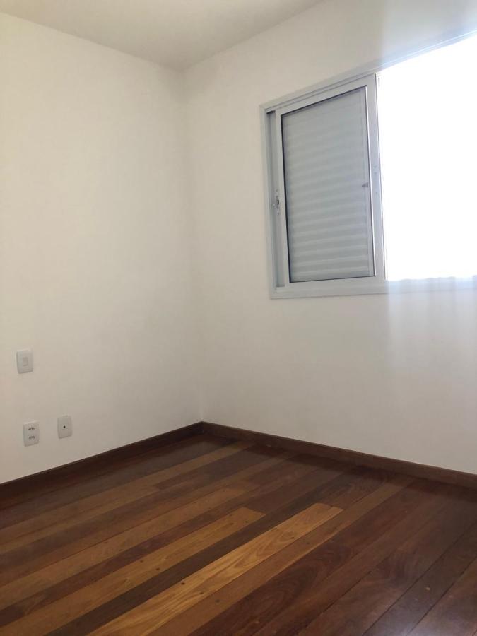 Apartamento para alugar com 3 quartos, 97m² - Foto 11