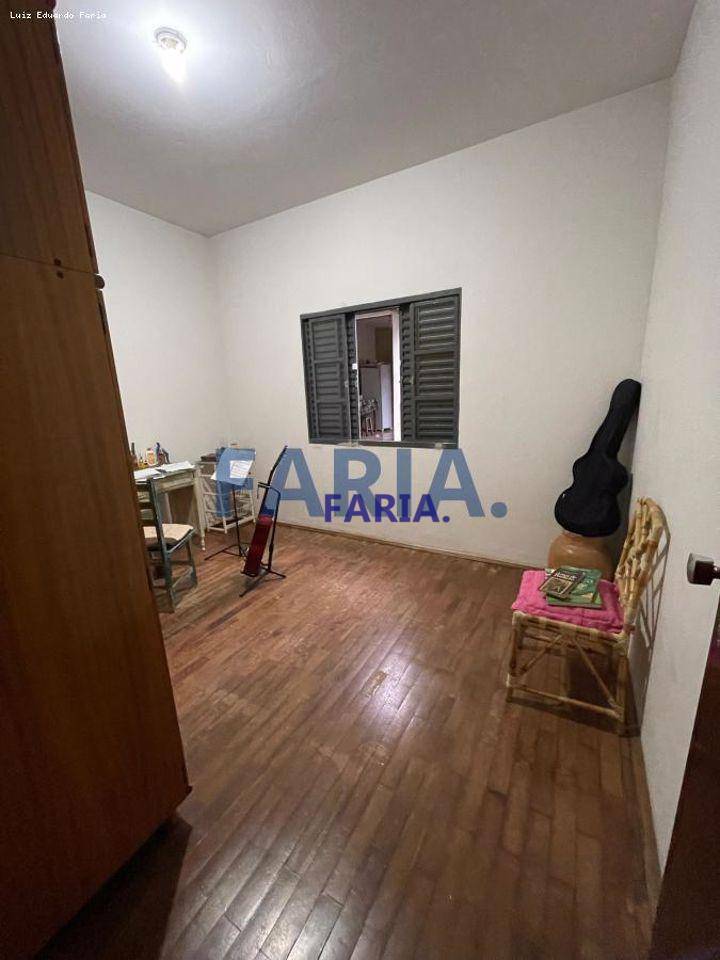 Casa à venda com 4 quartos, 250M2 - Foto 16