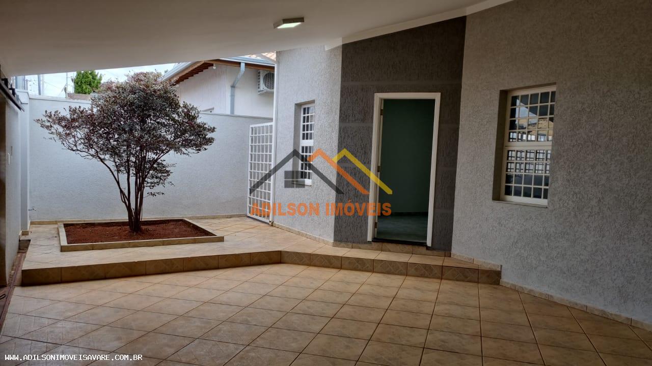 Casa à venda com 3 quartos, 300m² - Foto 1