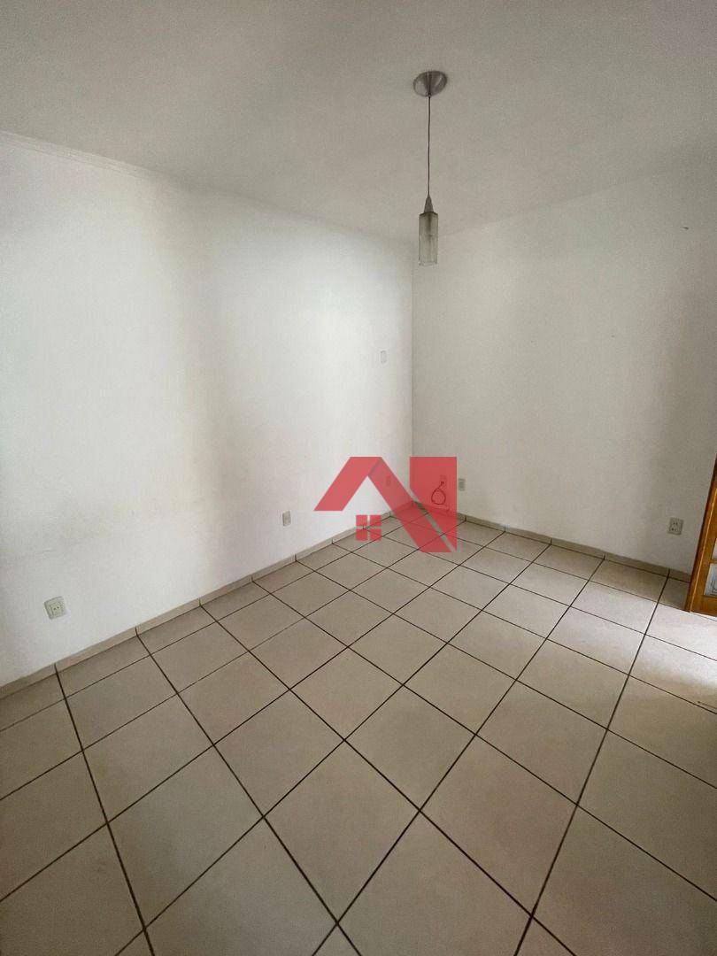 Casa à venda com 5 quartos, 230m² - Foto 2