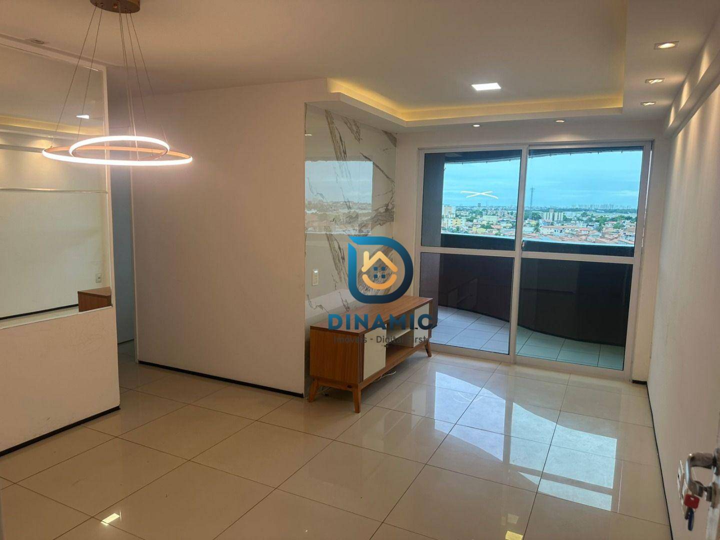 Apartamento à venda com 3 quartos, 68m² - Foto 1