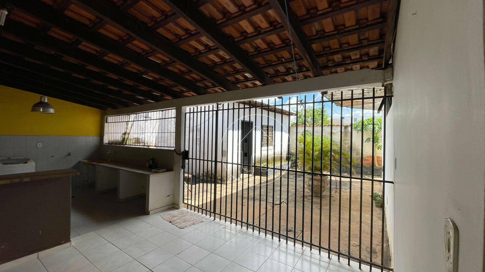 Casa para alugar com 4 quartos, 250m² - Foto 2