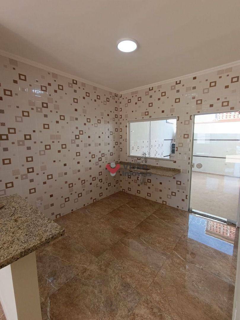 Casa à venda com 2 quartos, 80m² - Foto 5