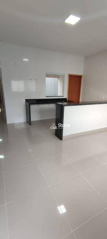 Casa à venda com 3 quartos, 68m² - Foto 1