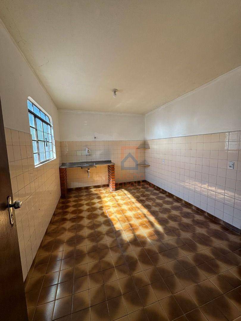 Casa para alugar com 3 quartos, 170m² - Foto 12