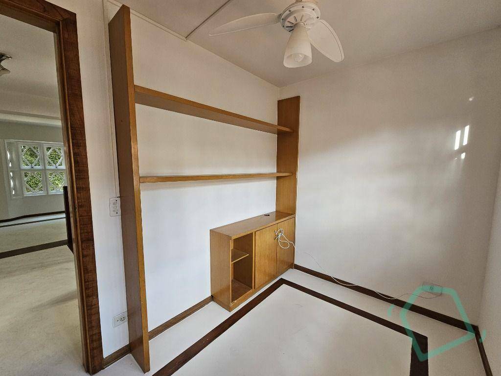 Casa de Condomínio para alugar com 3 quartos, 220m² - Foto 14