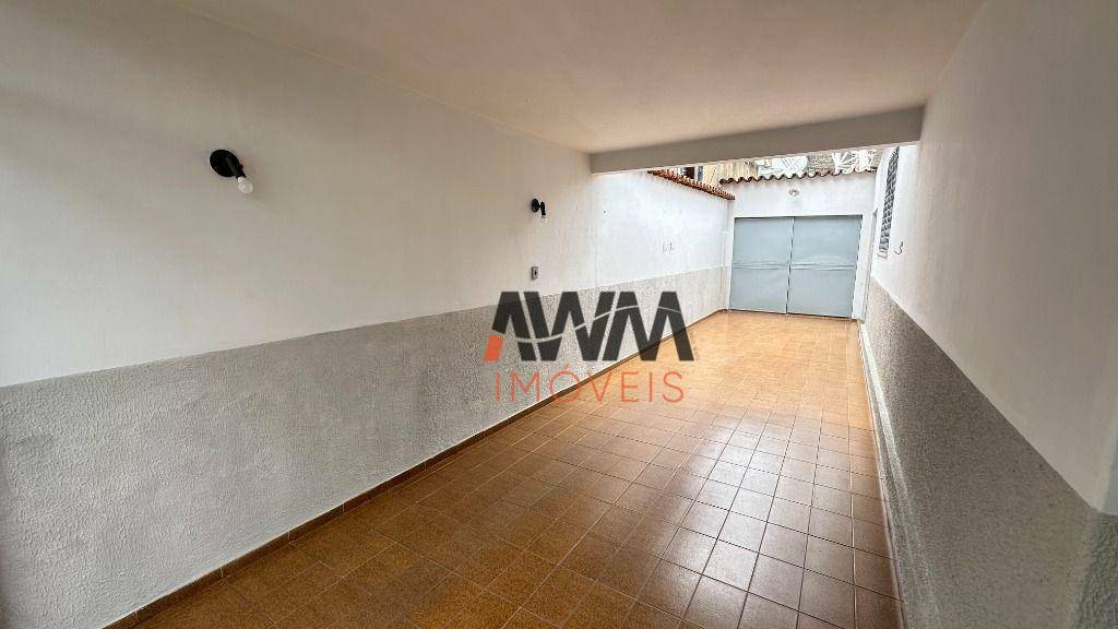 Casa à venda com 4 quartos, 380m² - Foto 2