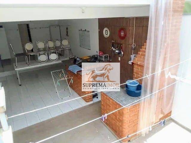 Casa à venda com 4 quartos, 236m² - Foto 3