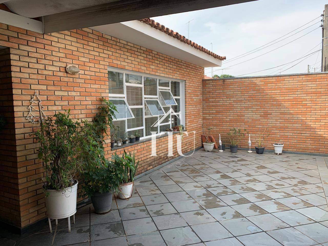 Casa à venda com 4 quartos, 262m² - Foto 2