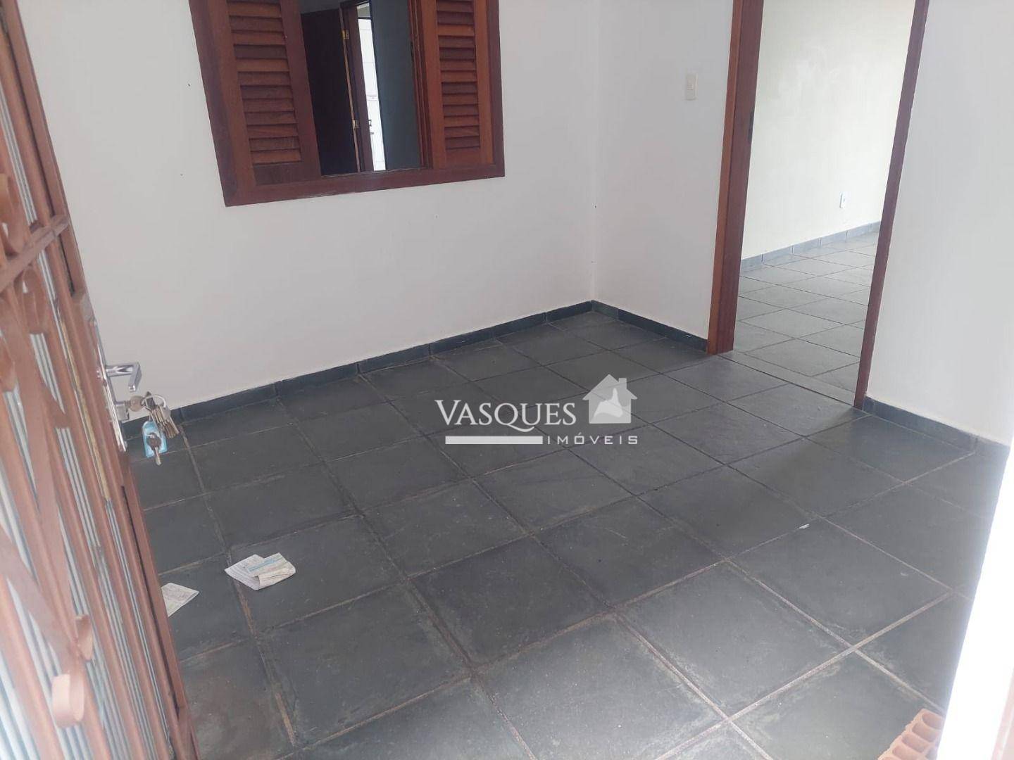 Casa à venda com 2 quartos, 75m² - Foto 1