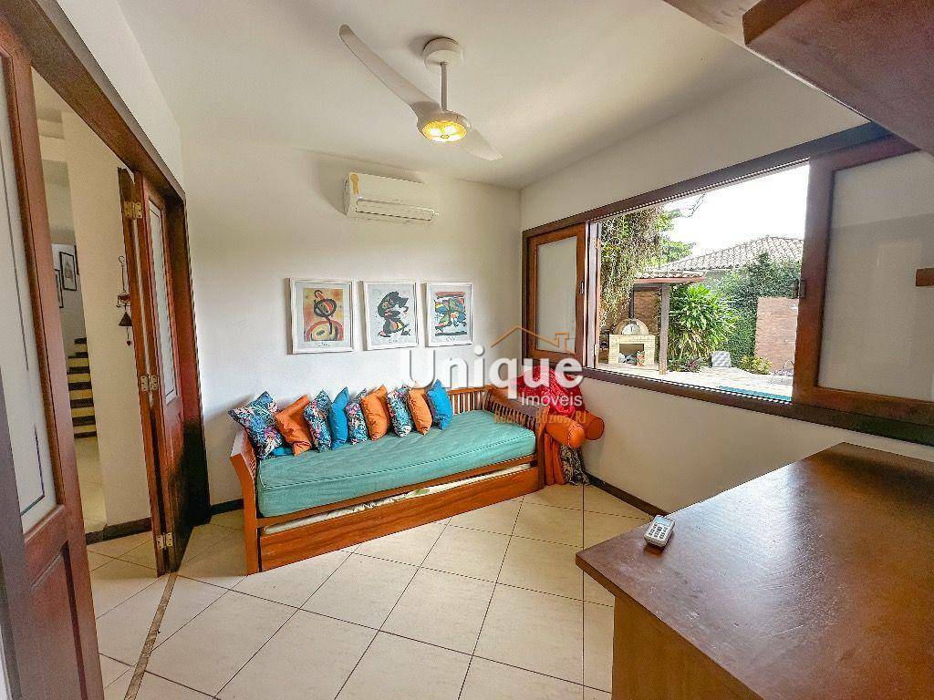 Casa de Condomínio à venda com 4 quartos, 220m² - Foto 19