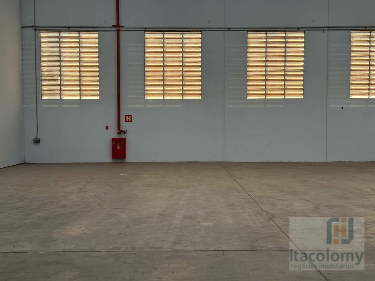 Depósito-Galpão-Armazém para alugar, 1100m² - Foto 2