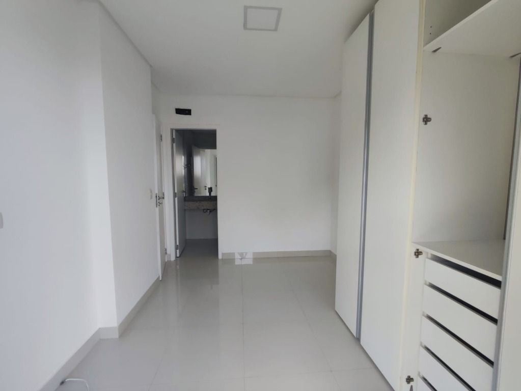 Apartamento à venda com 3 quartos, 175m² - Foto 4