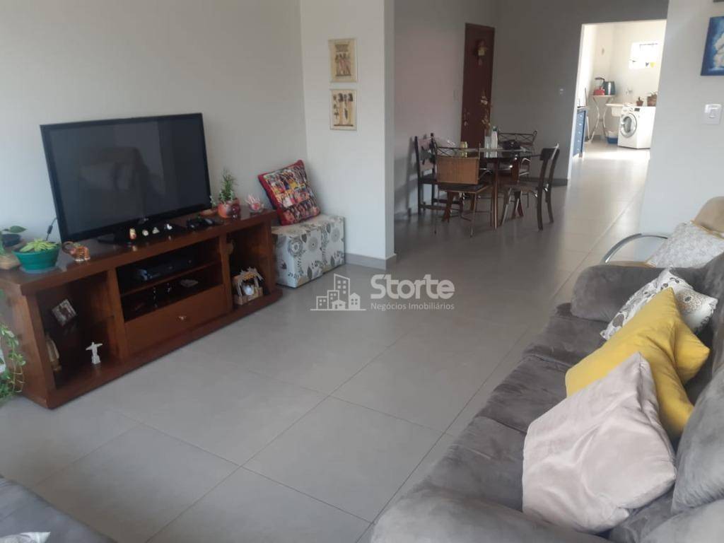 Apartamento à venda com 3 quartos, 120m² - Foto 1