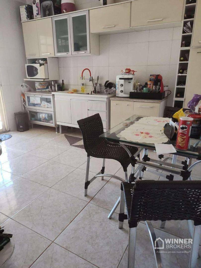 Casa à venda com 5 quartos, 203m² - Foto 3