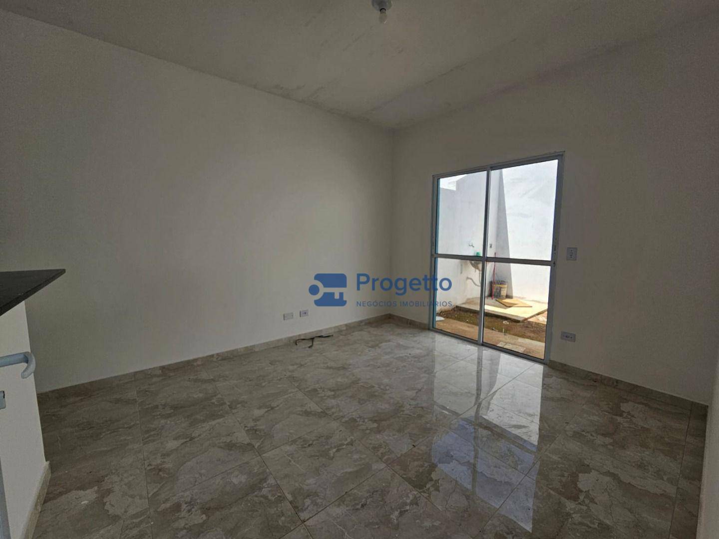 Casa à venda com 2 quartos, 60m² - Foto 5