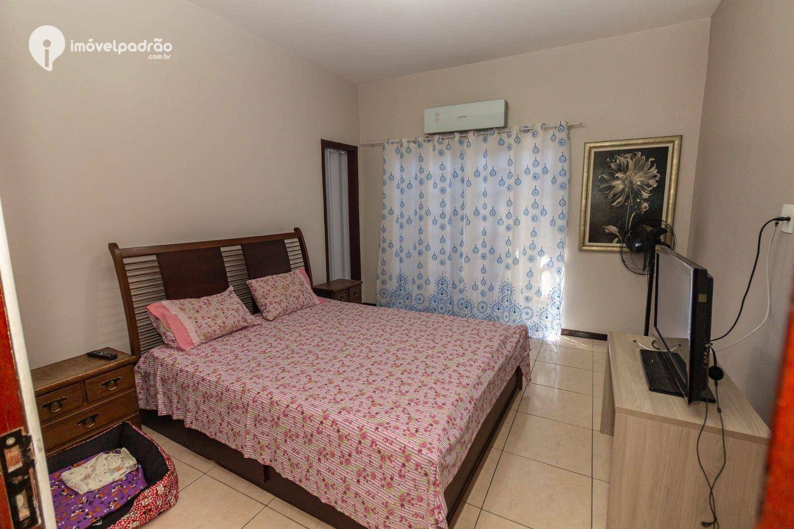 Casa à venda com 4 quartos, 320m² - Foto 14